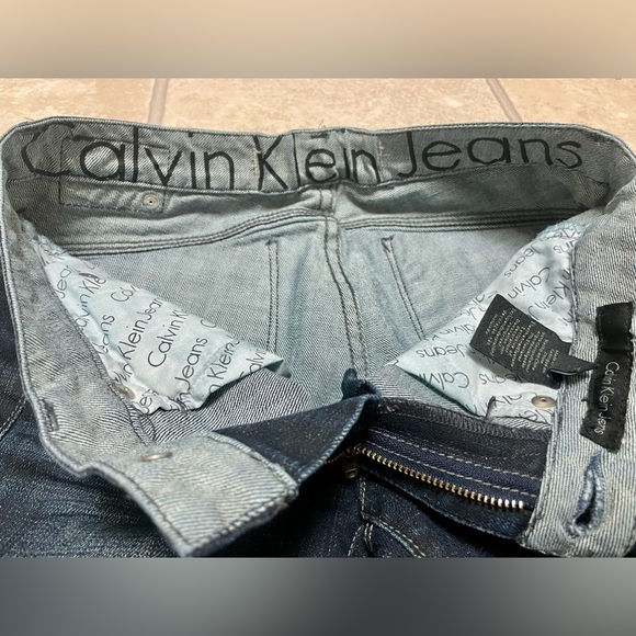 Ladies Calvin Klein Jeans - Picture 4 of 4